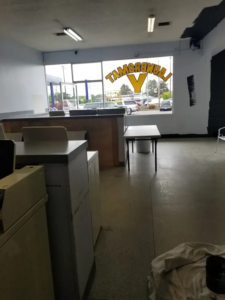20220527 125019 at Fresh Laundromat, Vancouver WA